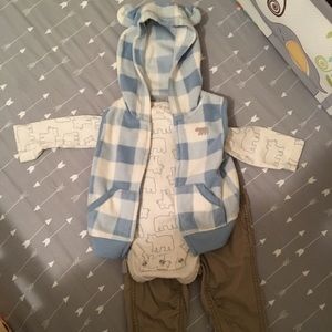 6 month Carter’s bear outfit
